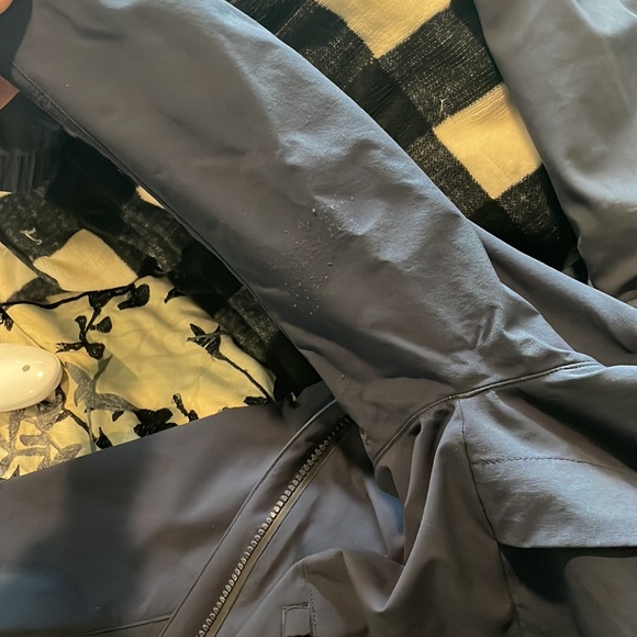 Lululemon Rise & Shine Jacket III size 4 - Picture 10 of 10